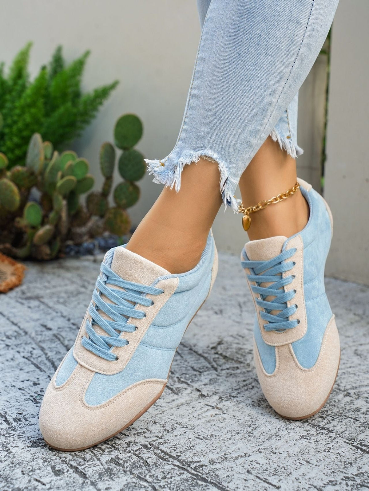 LETZTER TAG: 80 % RABATT – 👣 Damen Orthopädische Sneaker mit Fußgewölbestütze, Schnürdesign & gepolsterter flacher Sohle
